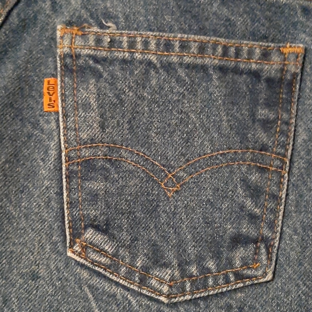LEVIS BOOTY SHORTS